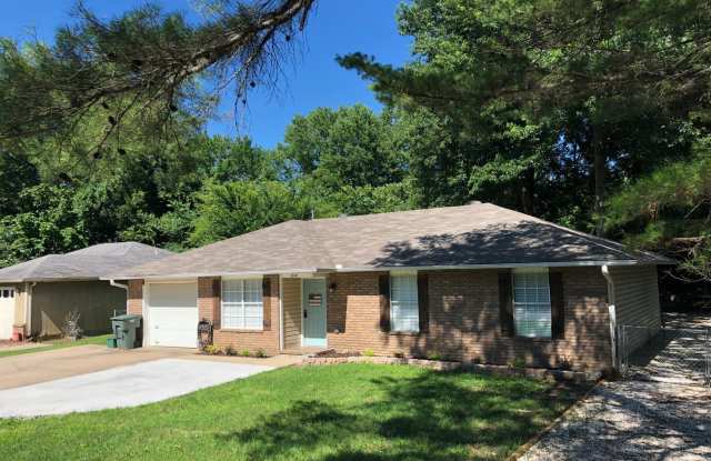 3 bed 2 bath home, fenced back yard.  Large SHOP photos photos