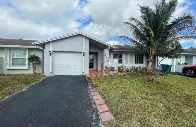 420 E Lakewood Cir E - 420 Lakewood Circle East, Margate, FL 33063