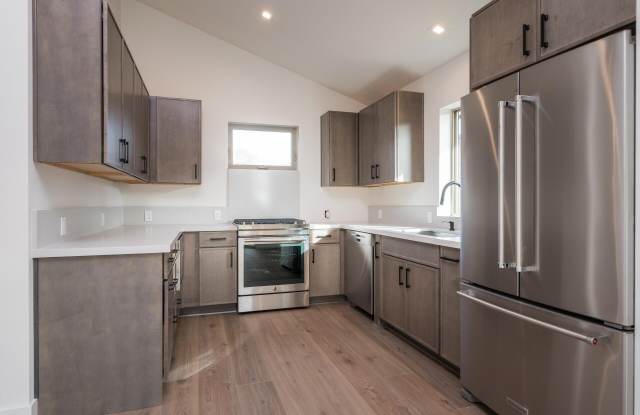 713 N 2nd Ave photos photos