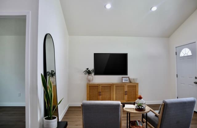 8310 Greenleaf Avenue Gallery 4