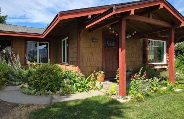 Adorable 2 bedroom house for rent in quiet Entiat! photos photos