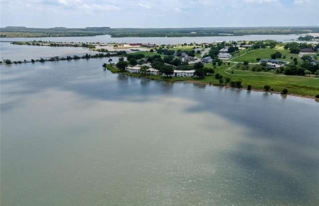 109 Harbor Drive - 109 Harbor Drive, Runaway Bay, TX 76426