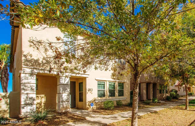 GORGEOUS home in THE KNOLLS at Power Ranch! - 4677 East Wildhorse Drive, Gilbert, AZ 85297