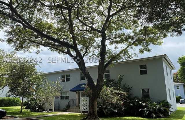 7740 SW 54th Ct Gallery 2