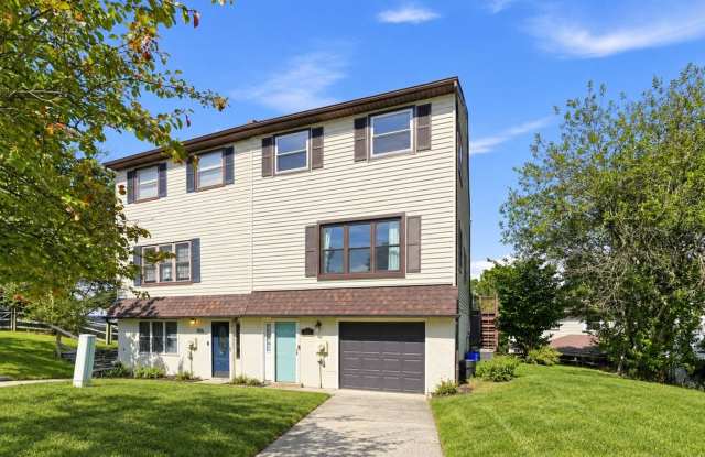 Charming 3BR Townhome in Philadelphia Gallery 1