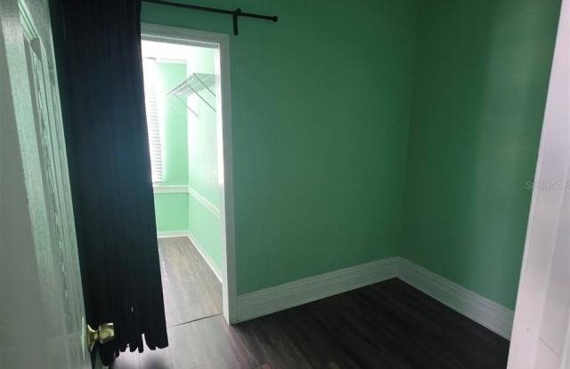 212 W BEACH Place Gallery 4