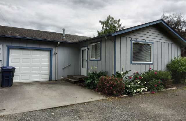 817 Fidalgo ST - 817 Fidalgo St, Sedro-Woolley, WA 98284