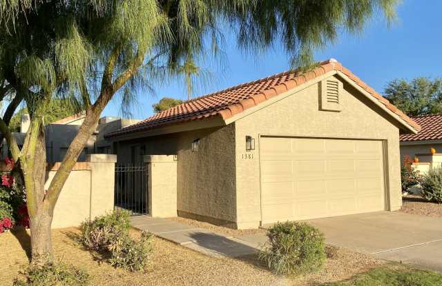 1381 N TAMARISK Drive Gallery 3