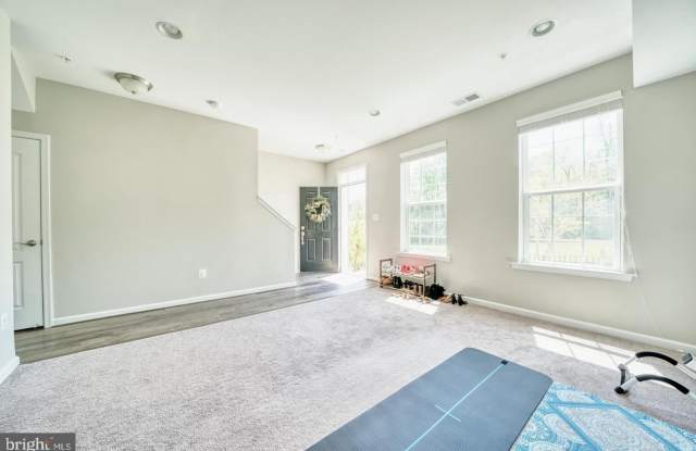 18318 WOODHOUSE Lane Gallery 4