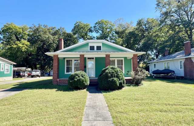 Come Check Out This Adorable Home! photos photos