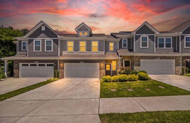 4BR Townhome in the Heart of Franklin Gallery 3