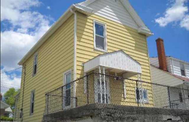 2 Bedroom House Clairton, PA 15025 Gallery 3