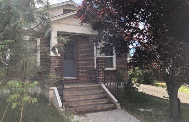 REDUCED - ALL UTILITIES INCLUDED - ONE BLOCK FROM UNR - BACKYARD - OFF STREET PARKING - HARDWOOD FLOORS - 1385 Terrace Drive, Reno, NV 89503