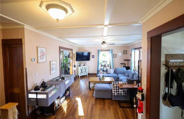 220 Kingsbury Avenue Gallery 4