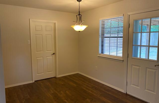 Come take a look at this nice 3 bedroom 1 1/2-bathroom home Gallery 4