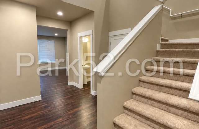 Spacious 4-Bedroom Olympia Home with Office & Fenced Yard Gallery 4