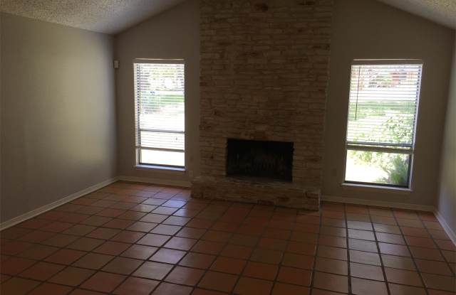 6102 Forest Hills Drive - A Gallery 3
