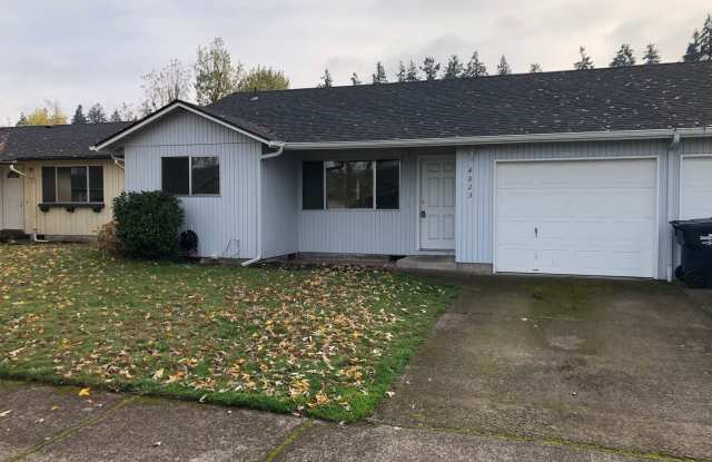 Great 2 bedroom 1 bathroom duplex in Springfield! MOVE IN SPECIAL! photos photos