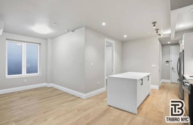 129 Russell Street Gallery 4