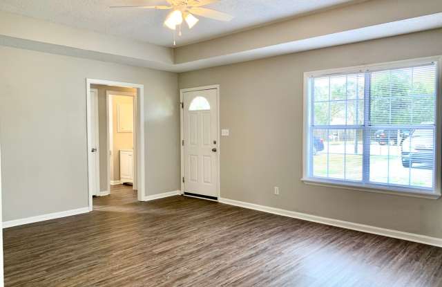 3BD/2B Renovated Home in Blue Pool Subdivision Gallery 4