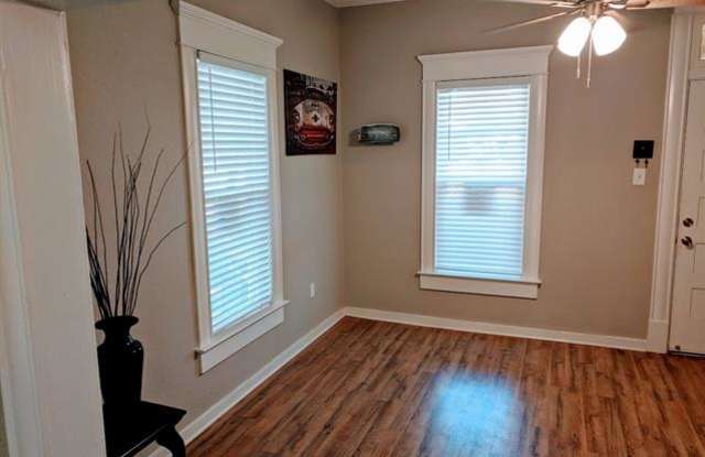 4929 Curzon Avenue Gallery 4