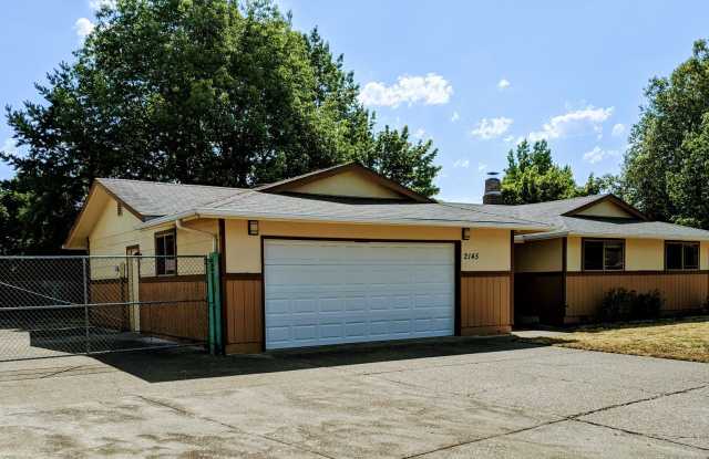 Nice 4-Bedroom, 2-Bath Home Located In West Eugene photos photos
