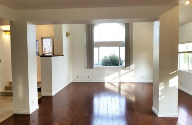 513 N Huntington Avenue Gallery 2