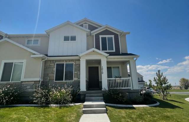 Newer Santaquin Townhome photos photos