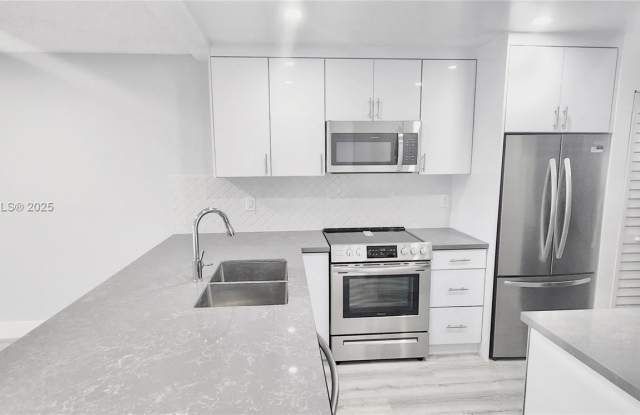 8040 N Colony Cir N photos photos