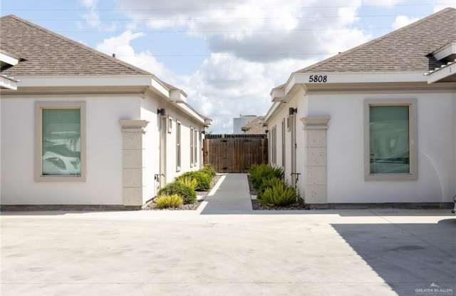 5808 Sandpiper Avenue Gallery 1