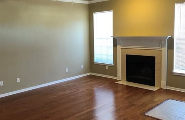5135 Sussex  LN - 5135 W Sussex Ln, Rogers, AR 72758