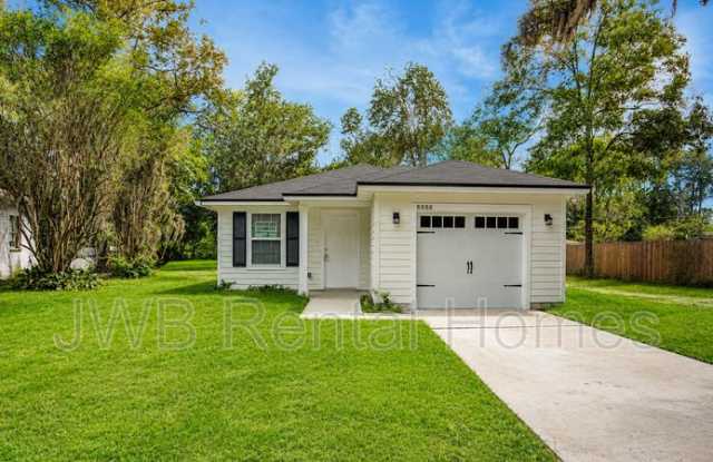 8008 Railroad Ave W photos photos