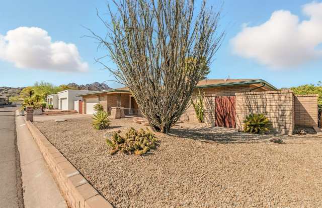 Beautiful 3 bed, 2 bath w/ bonus Room, located in Heritage Heights in Phoniex Gallery 4