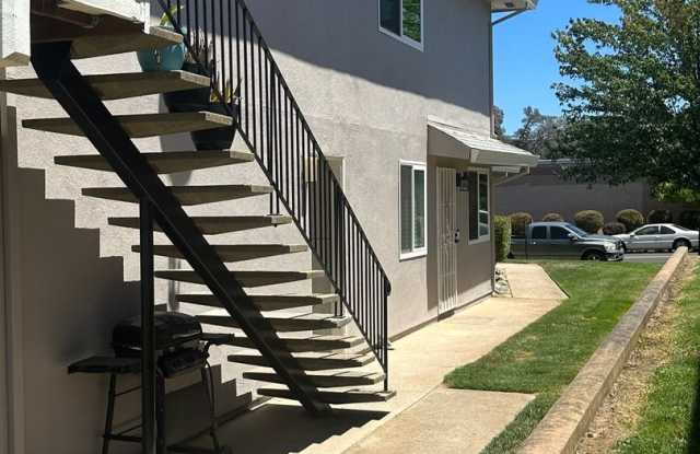 Charming 2BR Condo in Auburn Gallery 3