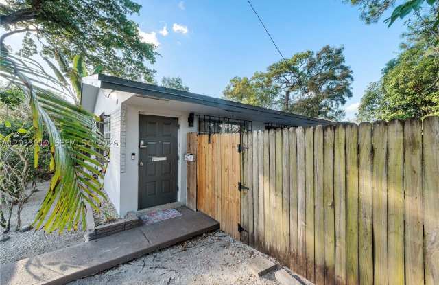 1821 SW 11th Ct Gallery 1