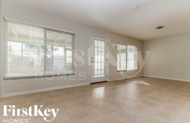 1998 Cove Drive Gallery 4