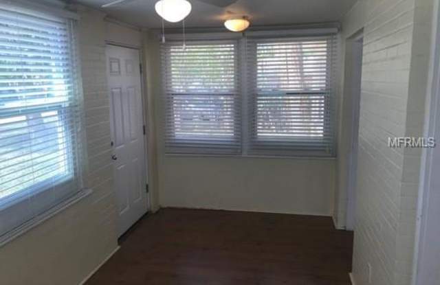 228 GROVE CIRCLE S Gallery 3