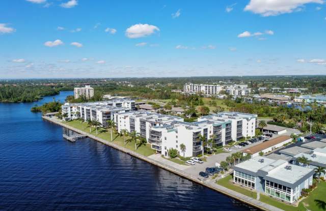 RIVERFRONT CONDO WITH A STUNNING VIEW! 1 + A DEN, 2 BATH ON CALOOSAHATCHEE! Gallery 1