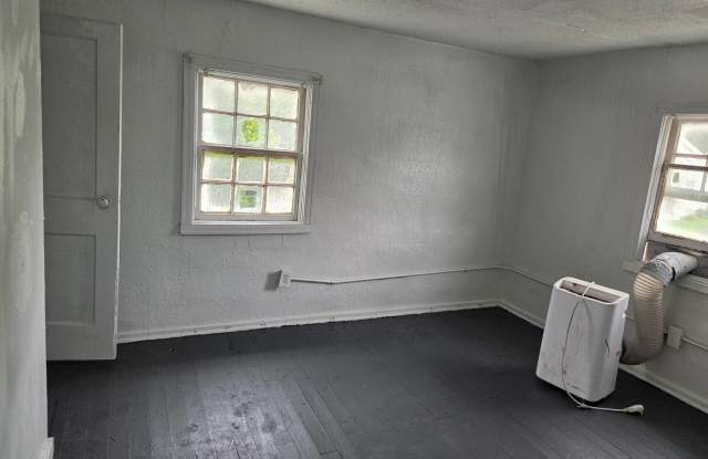 1641 Carpenter Street Gallery 4