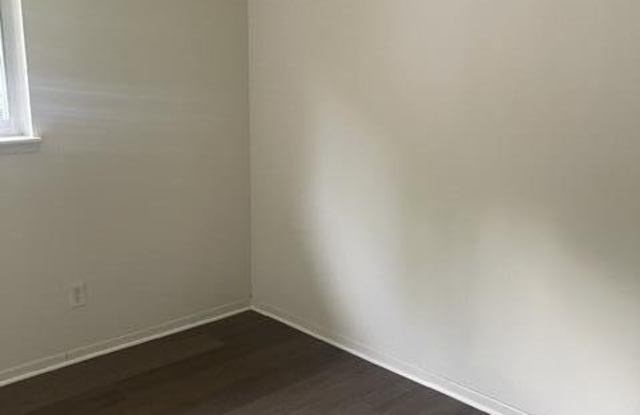 23484 Larkshire Street Gallery 3