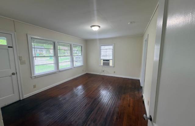 Charming 2-Bed, 1-Bath Home in the Heart of Valdosta! Gallery 4