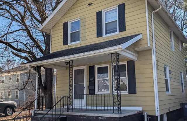 Spacious 3 Bedroom 1 Bath House Located in West Toledo photos photos