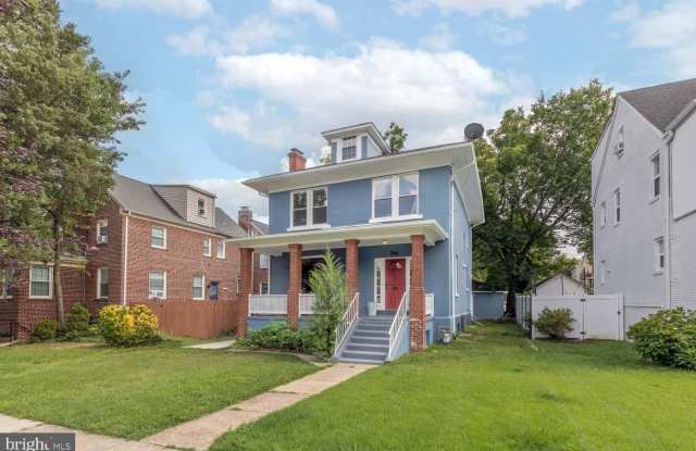 706 VAN BUREN STREET NW photos photos