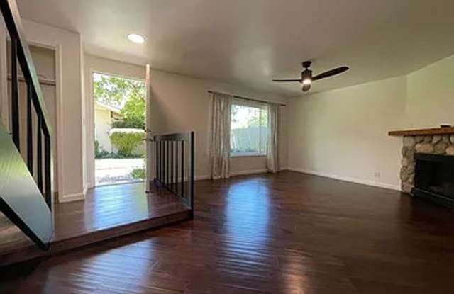 Mountain View-Spacious 4-Bedroom Mountain View Home in Desirable Community Gallery 3