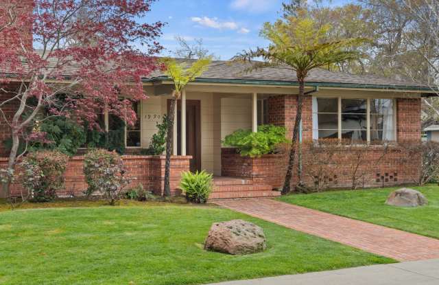 Iconic California Ranch Home by Architect Birge Clark in Leland Manor, Palo Alto photos photos