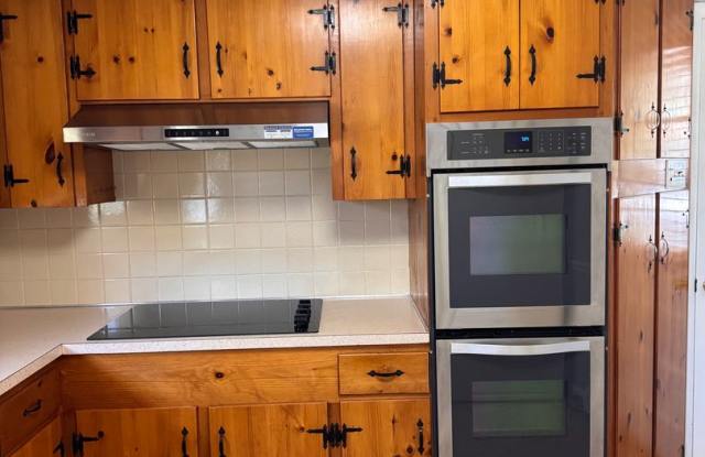 3 Bedroom || 2.5 Bathroom - Single Family Home with Basement Gallery 4
