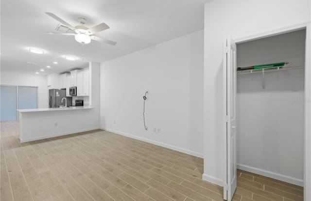3409 SW 34TH AVENUE Circle Gallery 4