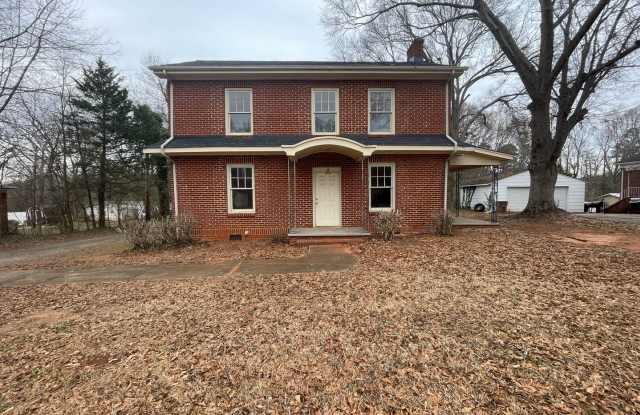 4 bedroom 2 bathroom house available! Freshly Painted-New Flooring photos photos