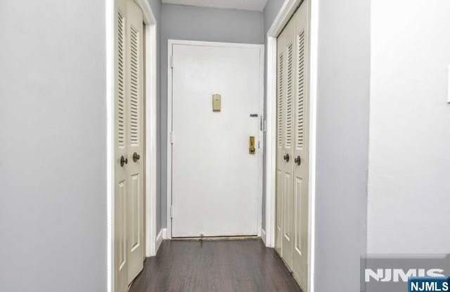 216 Harmon Cove Tower Gallery 4