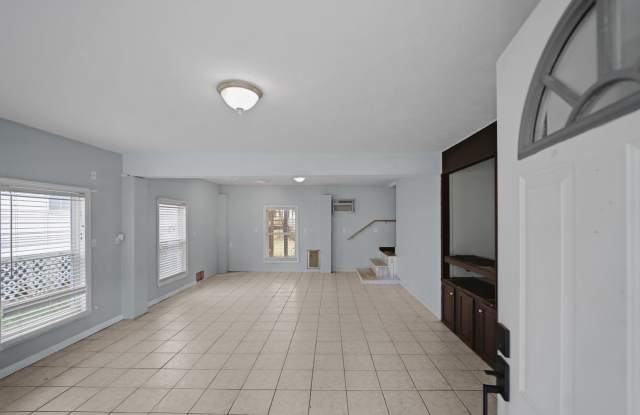 3-Bedroom Home in Savannah with Flexible Living Space Gallery 4
